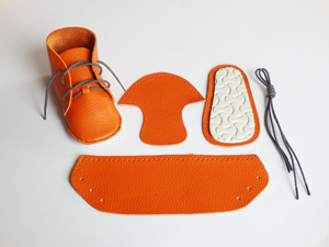 FIRST BABY SHOES AKI ORANGE