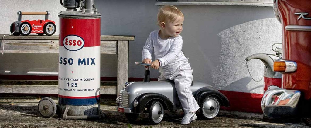 Toy car