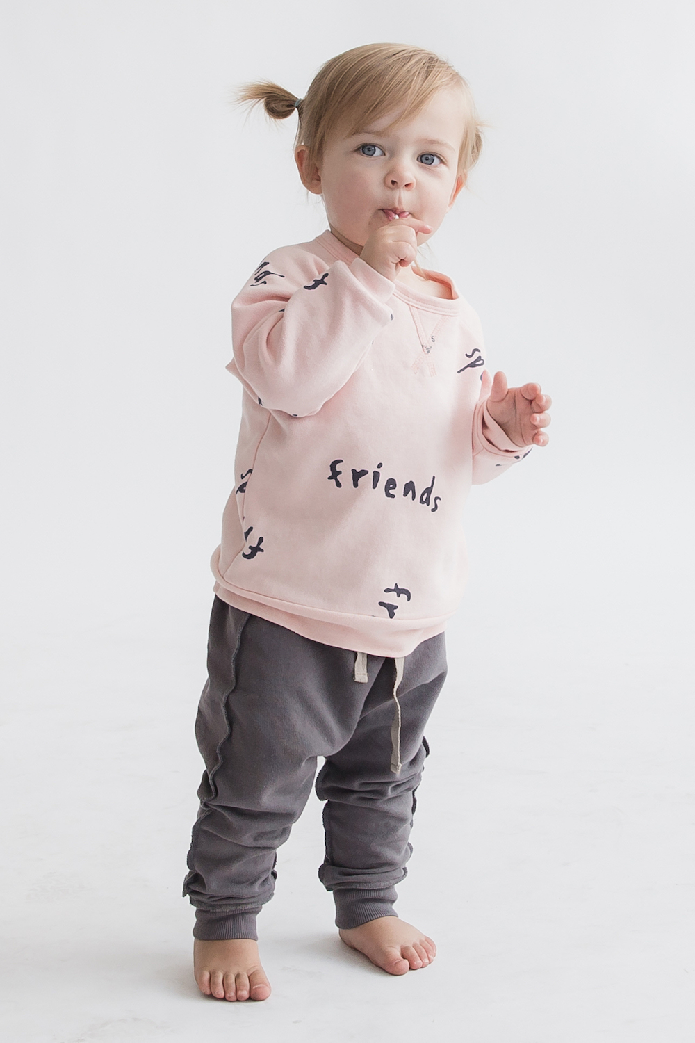 Kid-Kind-AW16-Friends-Print-Basic-Sweatshirt-Pink